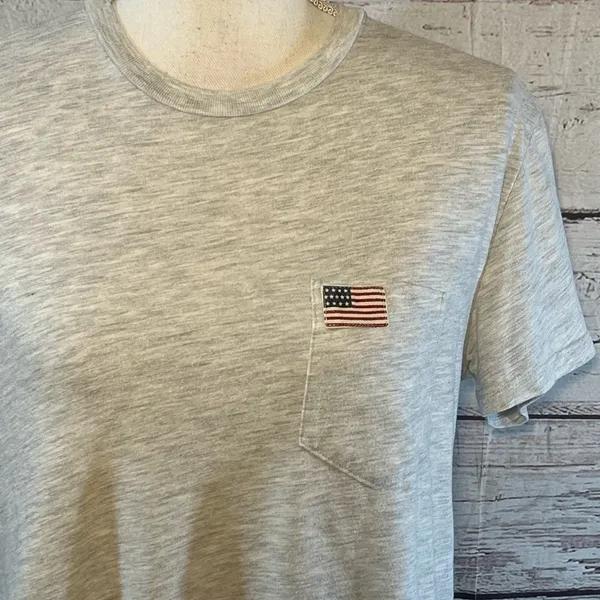 BRANDY MELVILLE T-Shirt Cropped with Pocket American Flag Gray-OS - Image 2