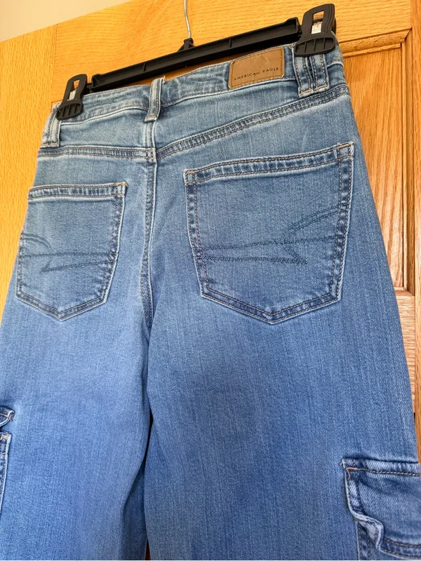 American Eagle Super High Rise Baggy Wide Leg Cargo Jeans Size 000 Medium Wash - Image 3