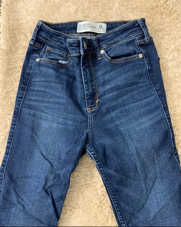 Abercrombie Jeans - Image 2