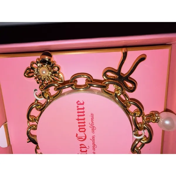 NIB Juicy Couture‎ Goldtone Charm Bracelet Charms Logo Y2K Bow Heart Pearl - Image 3