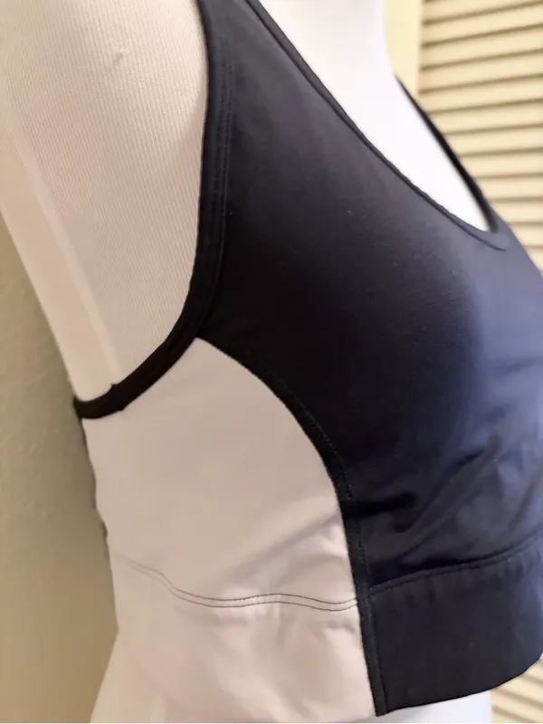 Fabletics large On-The-Go Medium-Impact Colorblock Sports Bra - Image 4