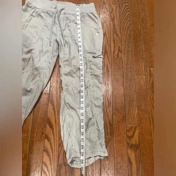 The North Face Men's Light Gray Cargo Pants - Image 3