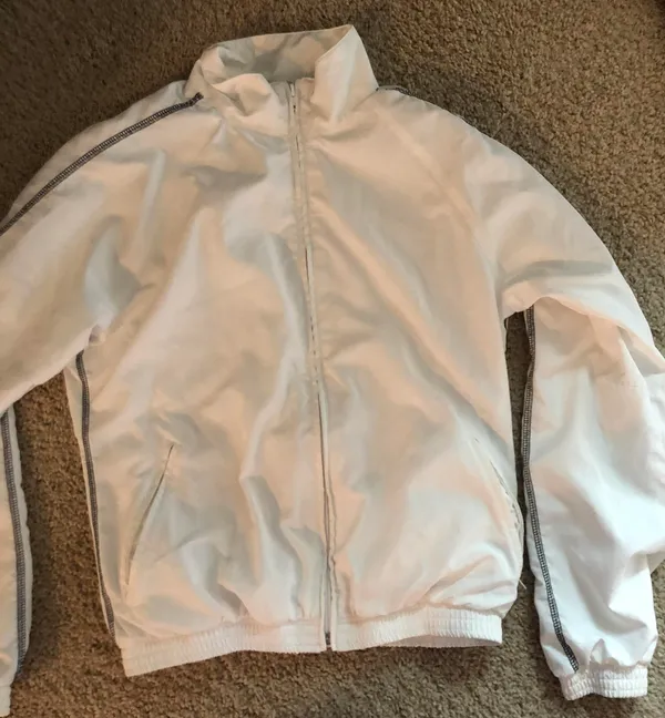 White zip up jacket never worn Size M - Image 2