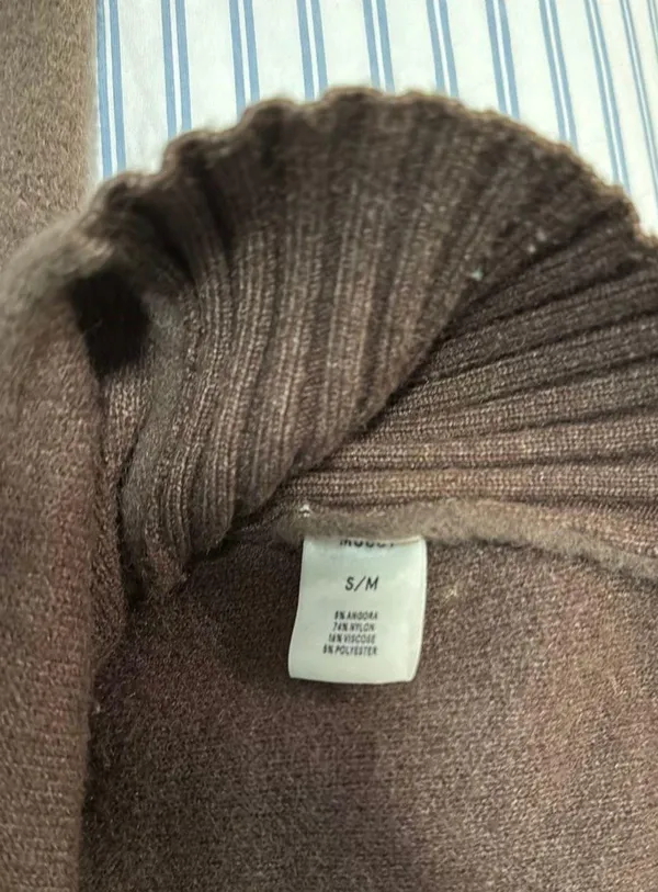 Cropped Sweater - Image 4