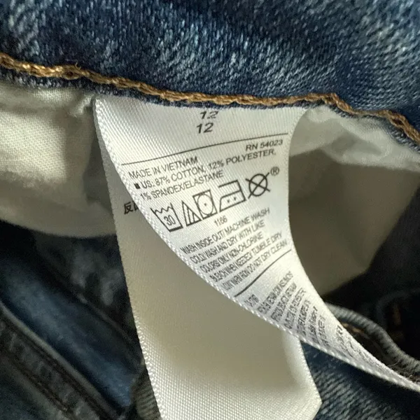Old Navy Jean shorts - Image 4