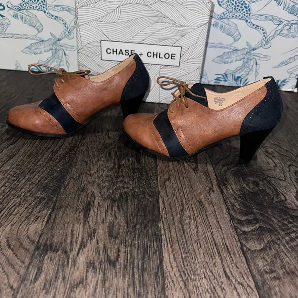 Chase + Chloe Women's Tan and Black Loafers NIB - Image 2
