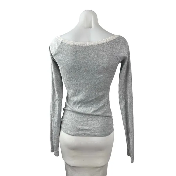 Brandy Melville Women's Gray Floral Lace Trim Knit Long Sleeve Blouse Top Size S - Image 4