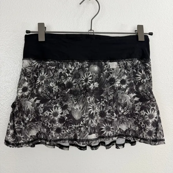Lululemon Skort Womens 2 Black White Floral Ruffle Pace Setter Skirt - Image 2