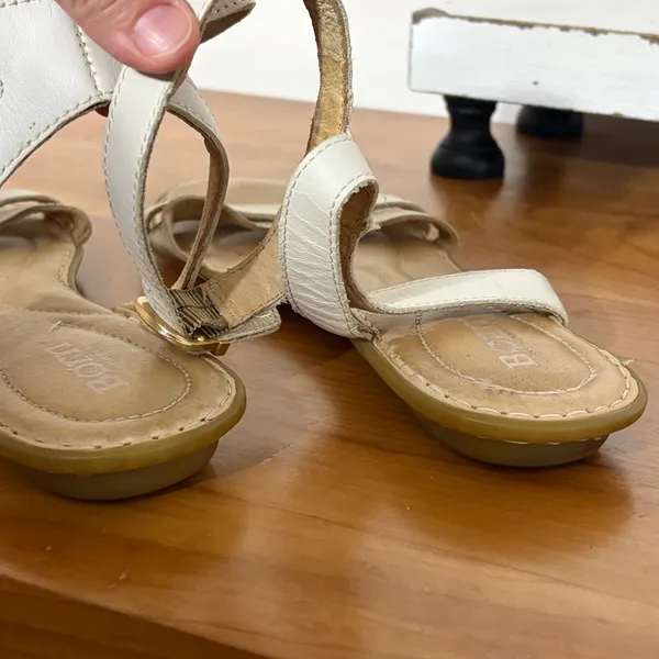Born Womens F38301 White Gold Metallic Leather Ankle Strap Flat Sandals Size 9M - Image 5