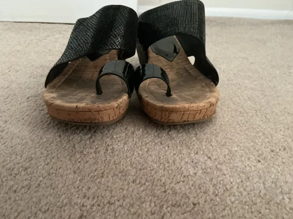 Donald Pliner Asymmetric Cork Wedge Sandals- Black- Sz 8.5 - Image 4