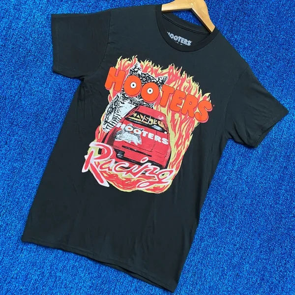 Hooters racing t-shirt size small - Image 3
