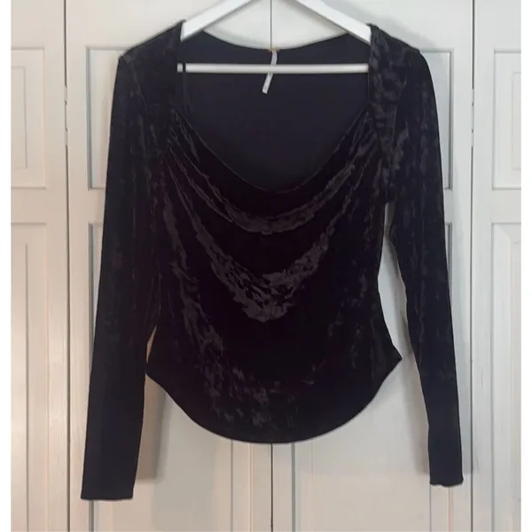 Free People perfect date black velvet cowl neck blouse xs - Image 5