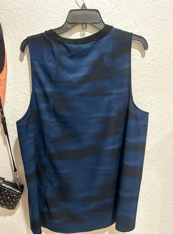 Athleta Elegant/Sporty Blue Sleeveless Top - Image 2