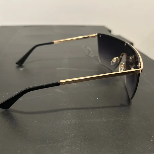 Quay Australia Gold Black Frameless Sunglasses - Image 8