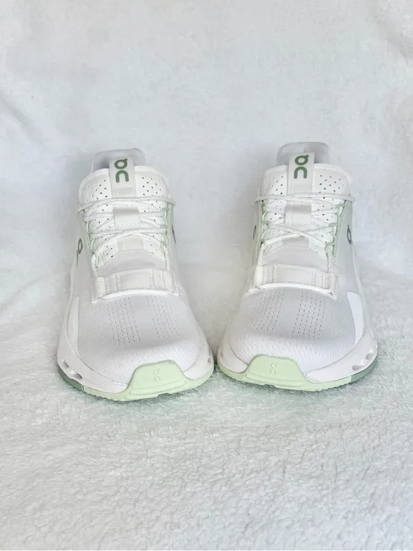 NEW ON Cloudnova, Women’s Size 6 White/White/green - Image 5