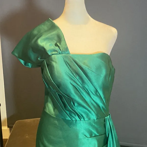 Women’s Green One Shoulder Full Length Mermaid Fit Formal Dress Size 6 - Image 2
