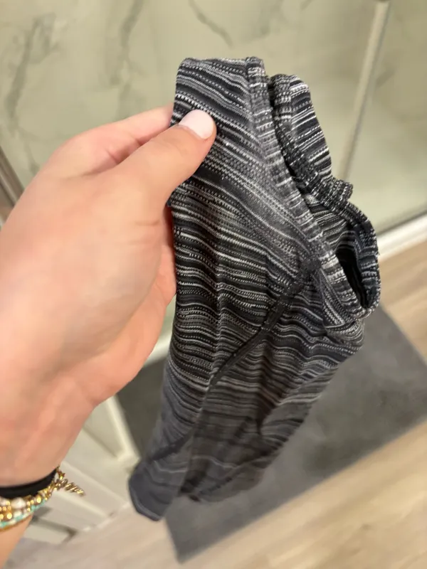 Lululemon tank top - Image 4