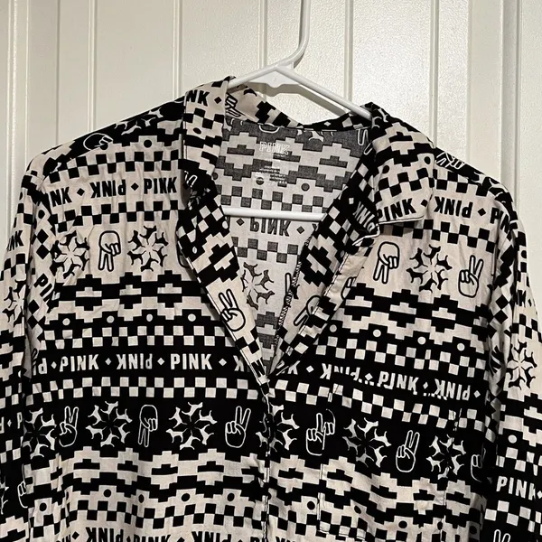 Victorias Secret Pink Womens Pajama Top Medium Black White Peace Sign Motif NWOT - Image 4
