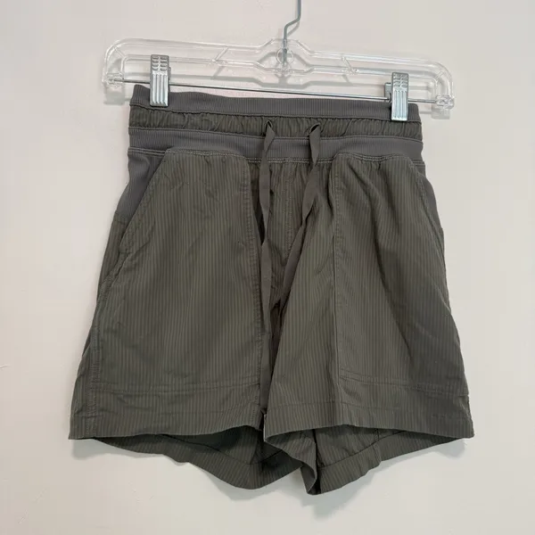 Lululemon Dance Studio High-Rise Short 3.5" Army Green Size 0 - Image 5