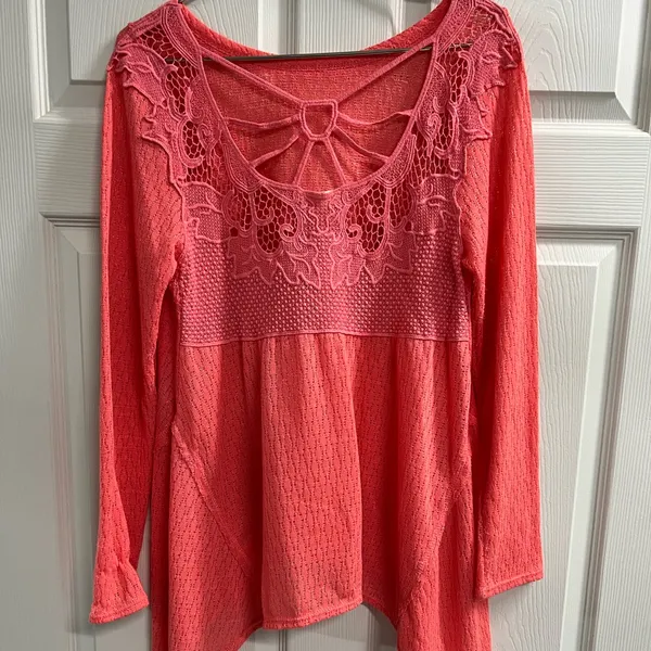 Altar’d State Boho Coral KnIt Sweater with Open Lace Back - Size Large - VGUC - Image 2