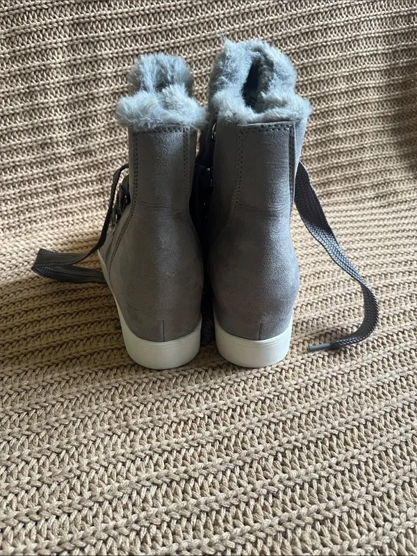 Time and Tru Gray Faux-Fur Lace-Up Winter Boots - Image 4