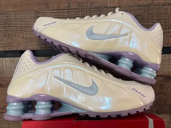 Nike Women’s Shox Shoes - Image 2