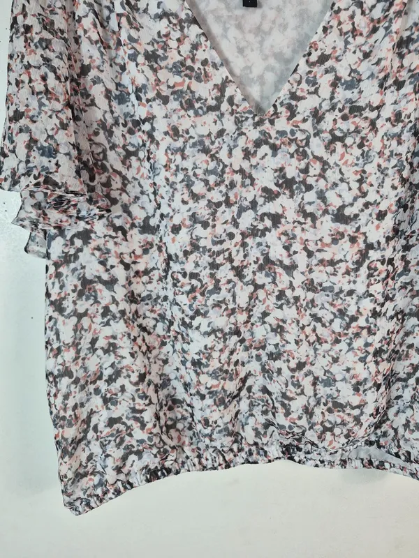 Express Floral Print Short Sleeve Blouse - Image 5