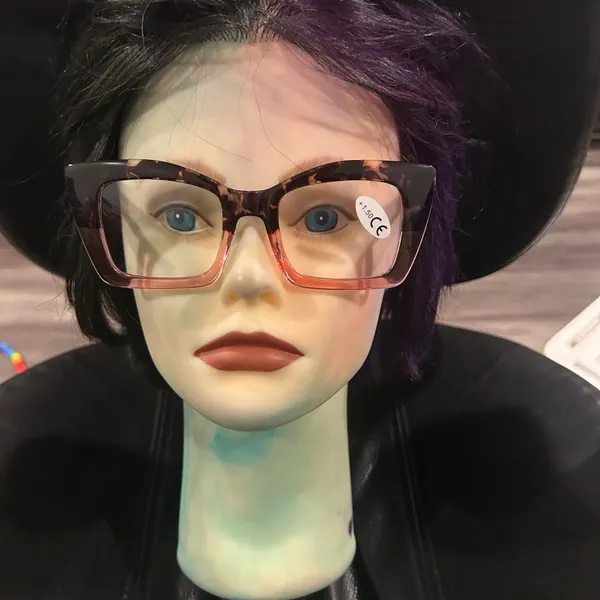 Stylish Tortoise Shell Women's readers Glasses 1.50 NWOT - Image 2