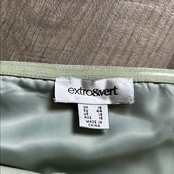 Elegant Cream Strapless Top Green Size 12 - Image 3