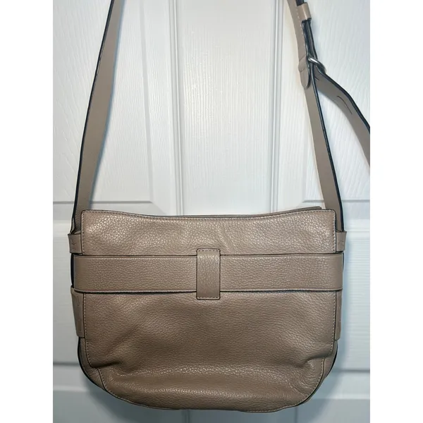 Tory‎ Burch Crossbody Bag Pebbled Leather Taupe Silver Logo Buckle Medium Greige - Image 2