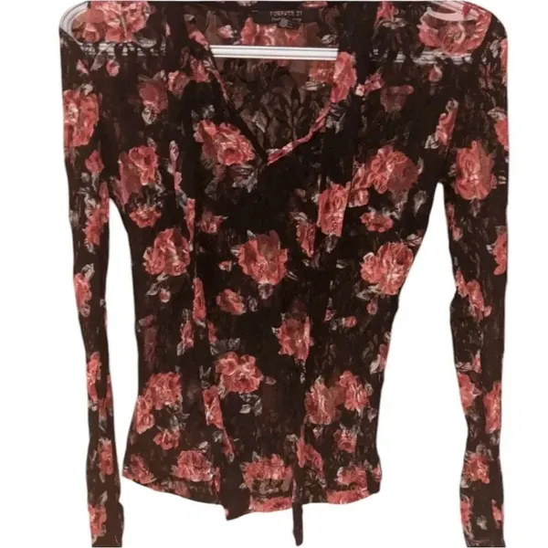 ✨HP✨F21 Contemporary Rose Print Top✨ - Image 6