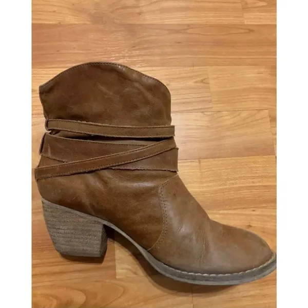 Mia‎ Outlaw Brown Booties - Image 4