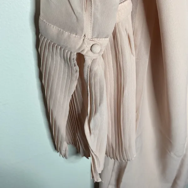 Cupcakes and Cashmere Malina pleated detail chiffon shift dress in tea rose sz S - Image 9