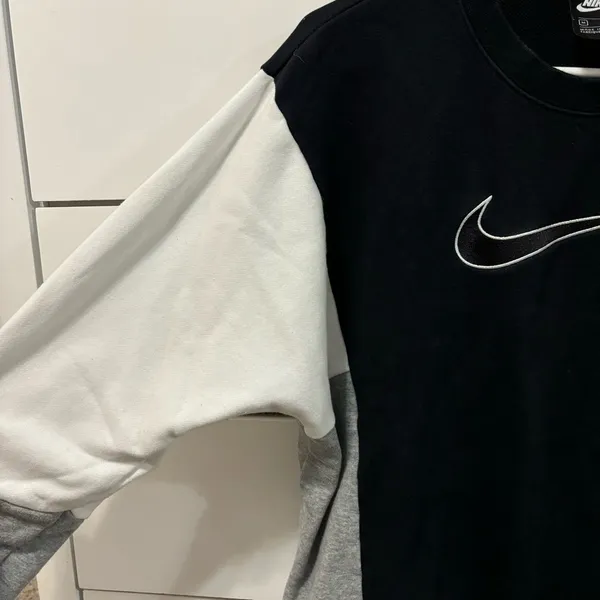 Nike Colorblock Crewneck Sweatshirt - Image 3