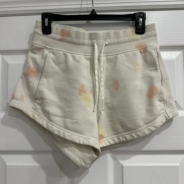 Lululemon Inner Glow High Rise Short 3” Size 6 Tie Dye - Image 3