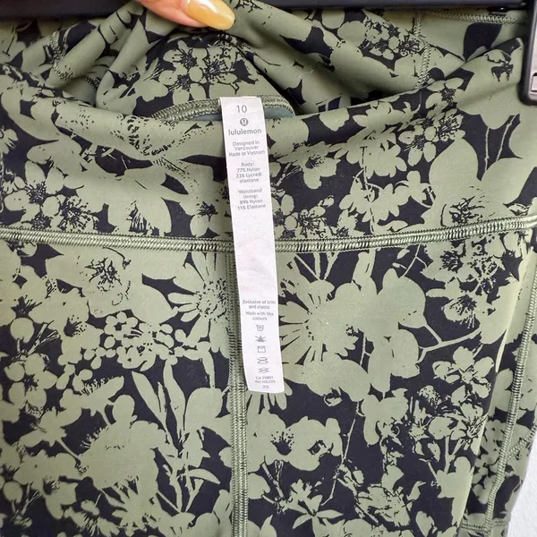 Lululemon In Movement Short Everlux 2.5" SIZE 10 sporty - Image 6