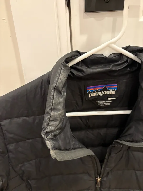 Patagonia Women's Black Down Jacket Size Small - Image 4