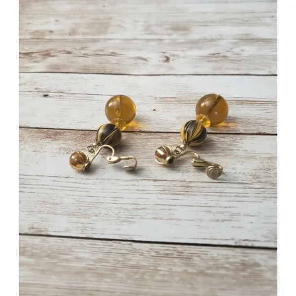 Vintage Clip On Earrings - Image 4