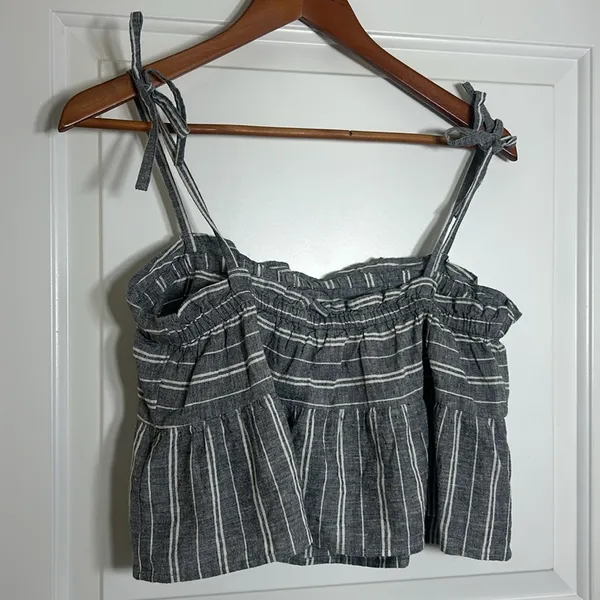 Roxy Ruffled Top size L NWOT - Image 3