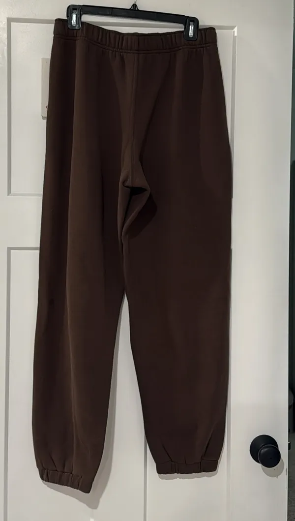 Lululemon Women’s Medium Scuba Mid-Rise Oversized Joggers in Brown - Image 5