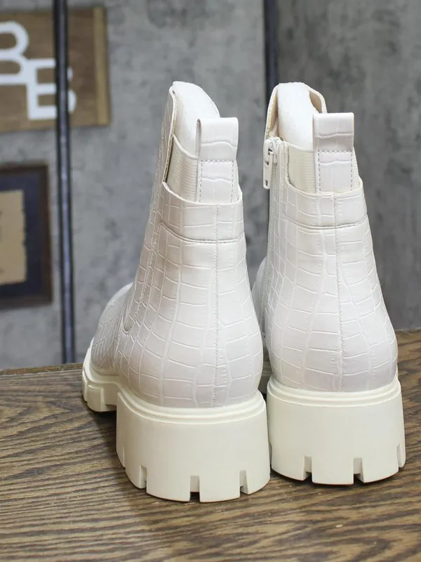 Journee Collection Foam Inside Zip Block Heel Booties Ivory Off White 9.5M - Image 4