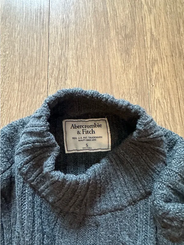 Abercrombie gray sweater - Image 2