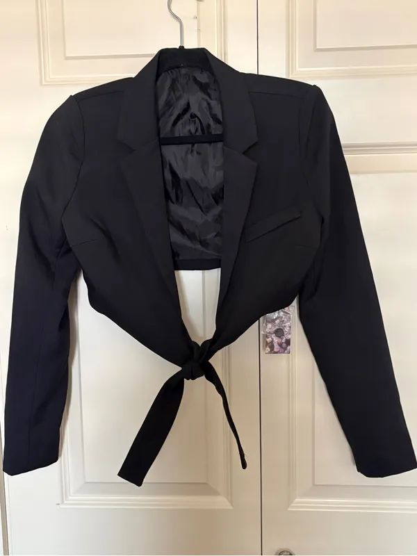 Cider Cropped Black Tie-Front Blazer Size Small NWT - Image 2