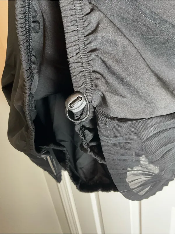 House of Mae Black Pleated Mesh Detail Active Zip Jacket Size Medium - Image 5