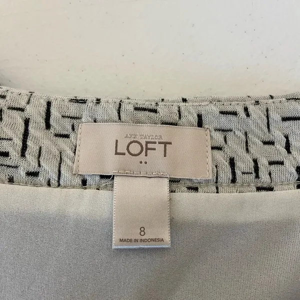 EUC |‎ LOFT women’s stretch material miniskirt — size 8 - Image 6