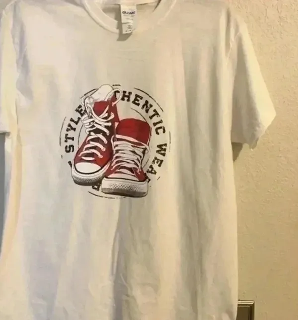 Gildan T shirt M with graphic print - Image 8