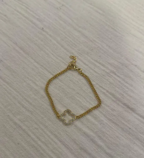 Gold clover diamond bracelet - Image 2