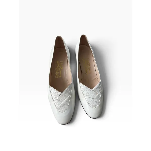 Vintage Salvatore Ferragamo Pumps 8 B White Leather Snakeskin Kitten Heel Italy - Image 2