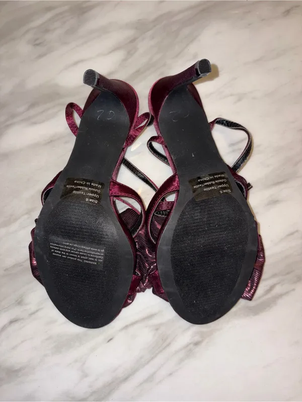 NY&C New York & Company Plum Metallic Plisse Bow Heel Sandals Size 6 - Image 4