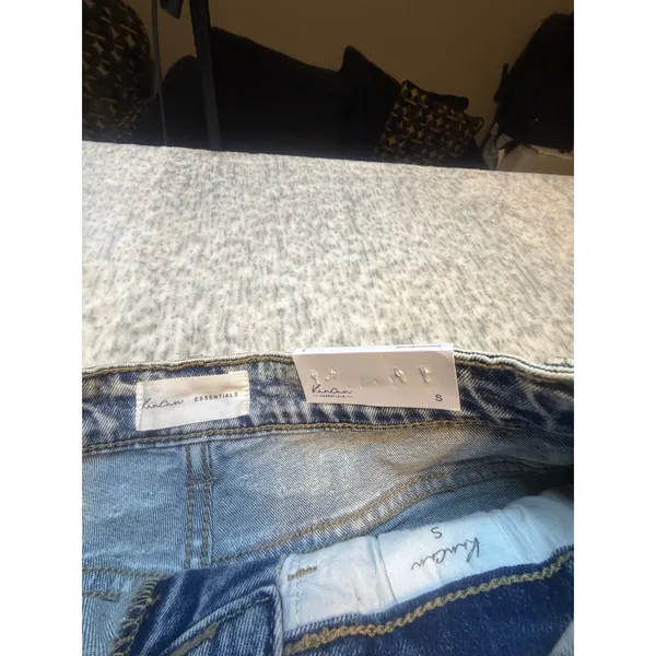 KanCan USA The HR Mom Short Light Wash Distressed Frayed Denim Shorts Size S NWT - Image 2